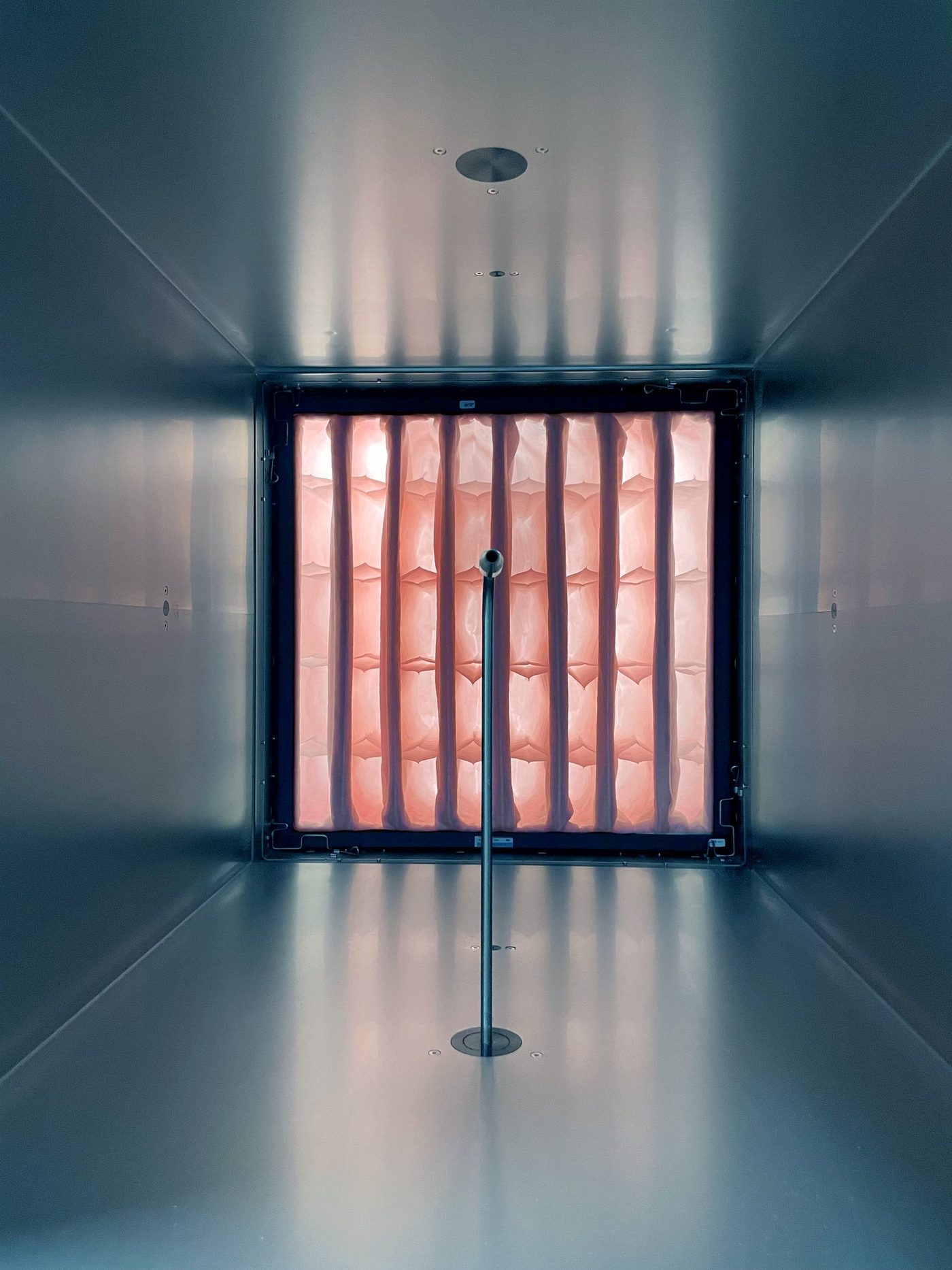 A pocket filter backlit inside the test duct